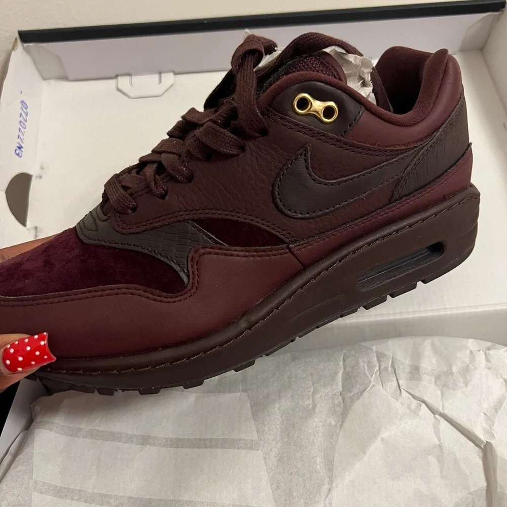 Nike Men's Maroon/Burgundy Leather Air Max Sneaker